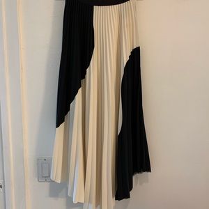 H&M black and white pleated midi skirt